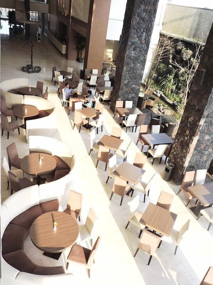Ascent Premiere Hotel And Convention Malang Dış mekan fotoğraf