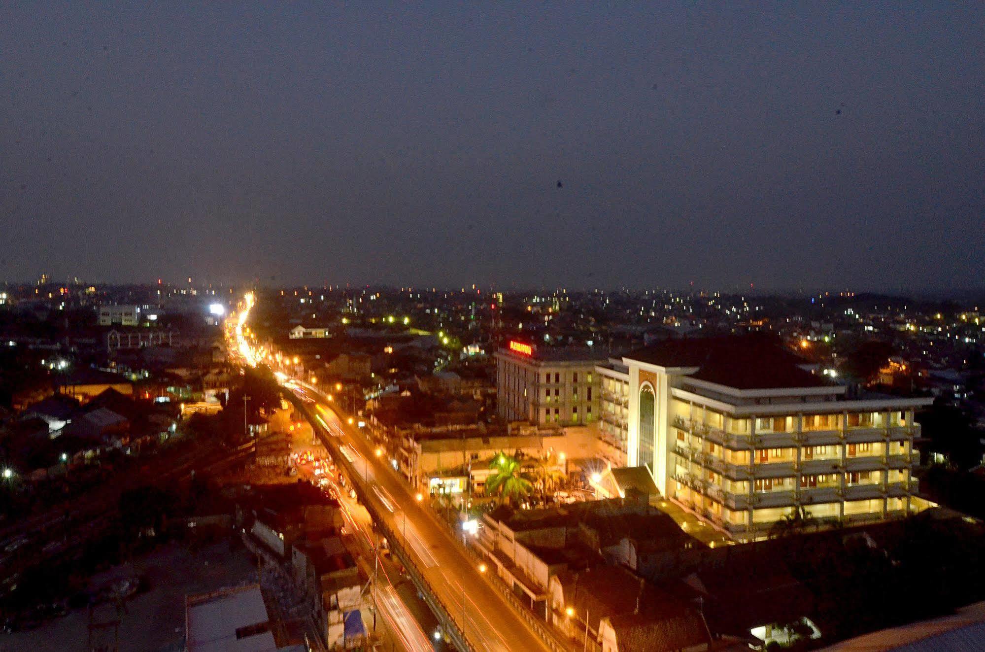 Ascent Premiere Hotel And Convention Malang Dış mekan fotoğraf