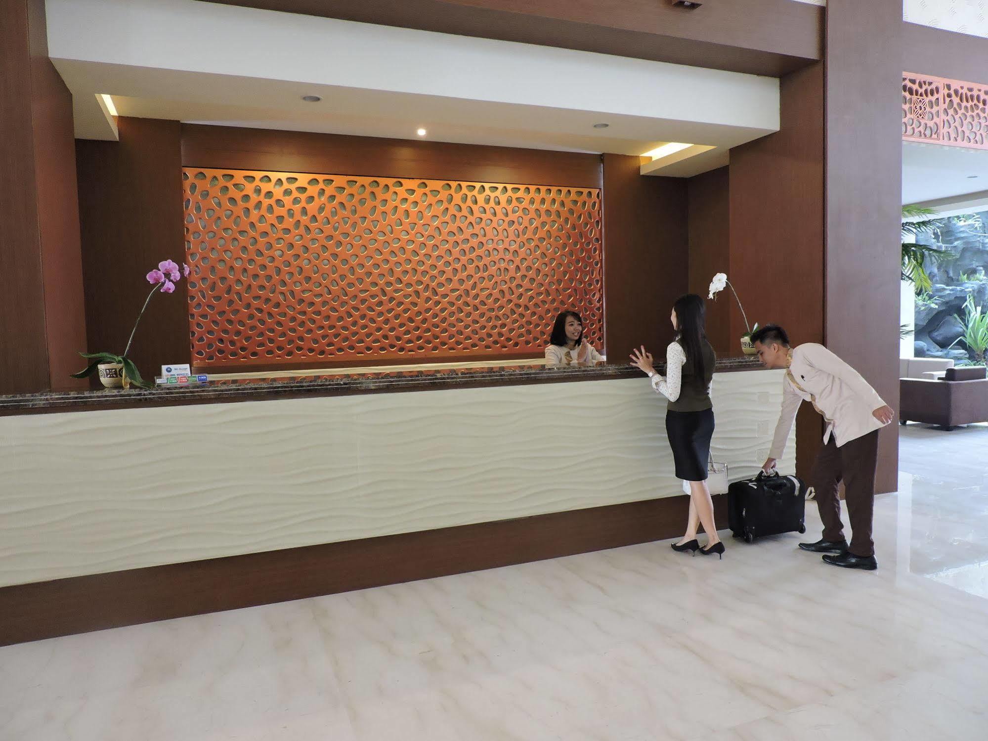 Ascent Premiere Hotel And Convention Malang Dış mekan fotoğraf
